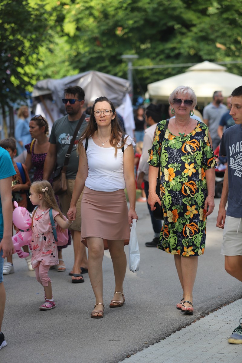 ĐIR PO GRADU Vesela subota u centru Čakovca: Porcijunkulovo je mamac brojnim građanima
