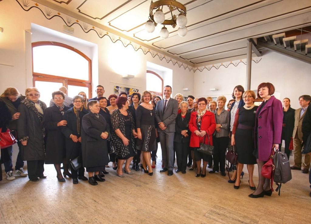 2951402810214618754759520735611