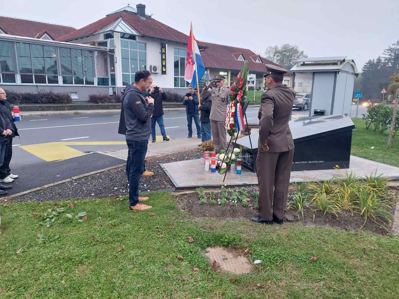 FOTO U Selnici odana počast poginulim hrvatskim braniteljima