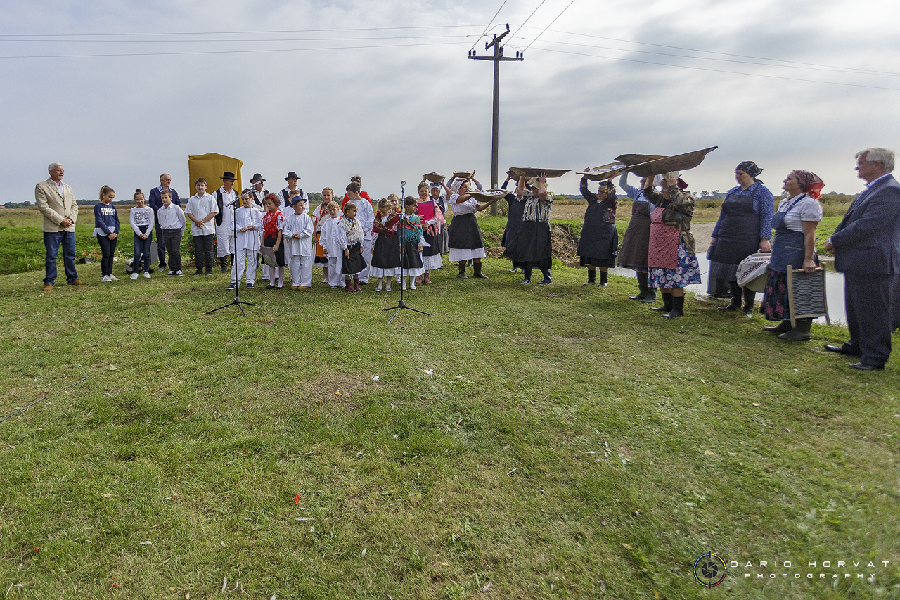 U Gardinovcu svečano otkrivena spomen-ploča posvećena seoskom pralu na potoku Trnavi
