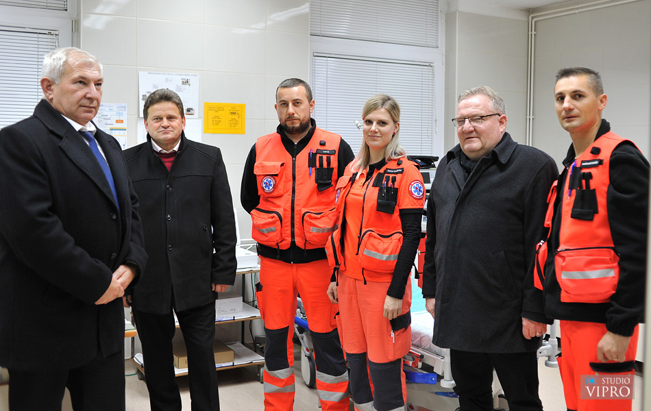 Doček u Prelogu uz vatromet, taktove valcera, šampanjac i kuhano vino