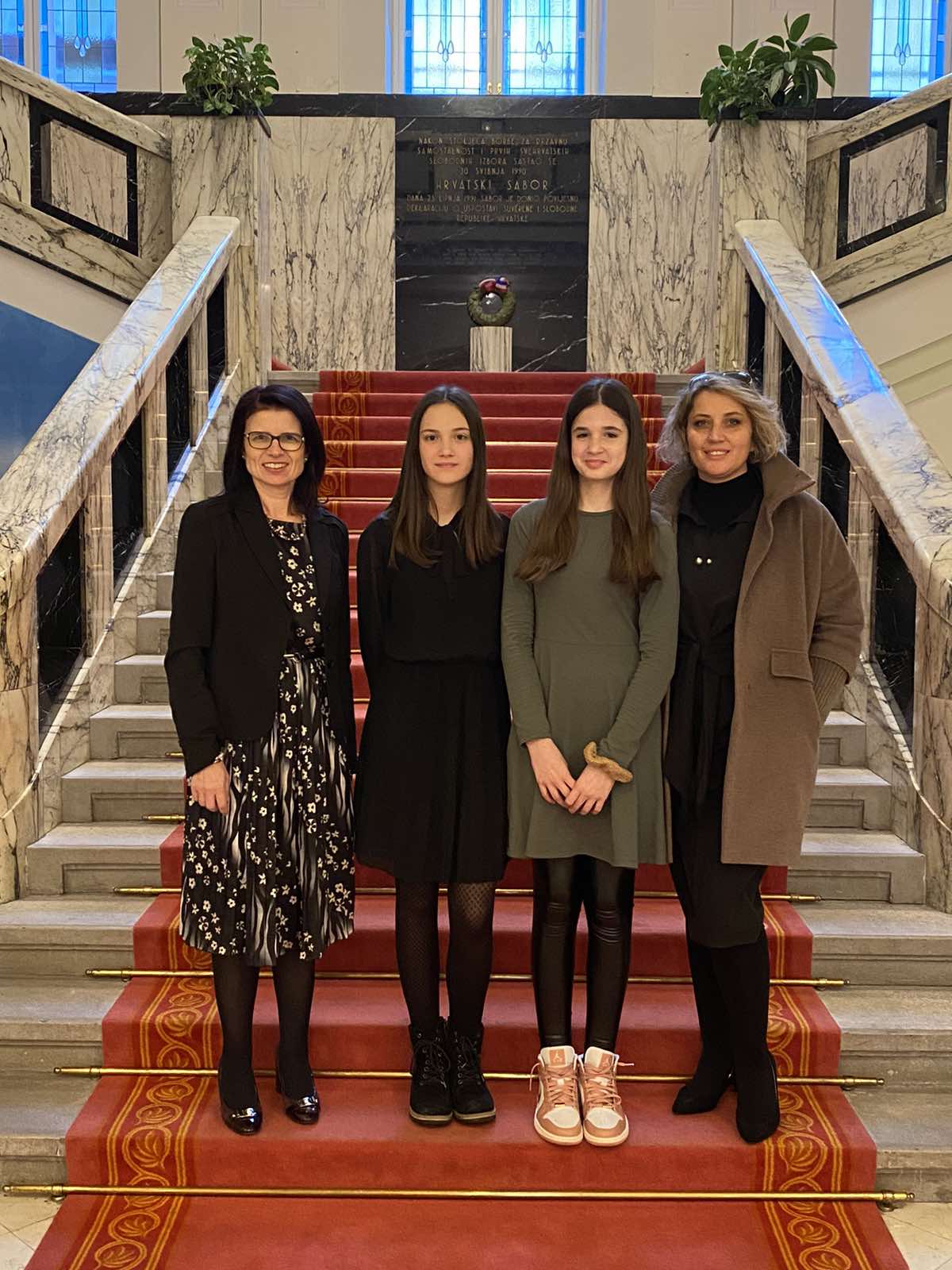 DJEČJE FORUMAŠICE Nola Grošević i Marta Lisjak u Hrvatskom saboru održale govor o mentalnom zdravlju