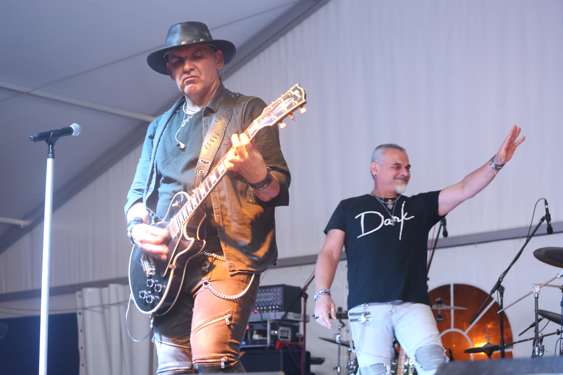 LJETO UZ MURU Pero Galić i Opća opasnost svojim hitovima oduševili publiku u Murskom Središću LJETO UZ MURU Pero Galić i Opća opasnost svojim hitovima oduševili publiku u Murskom Središću