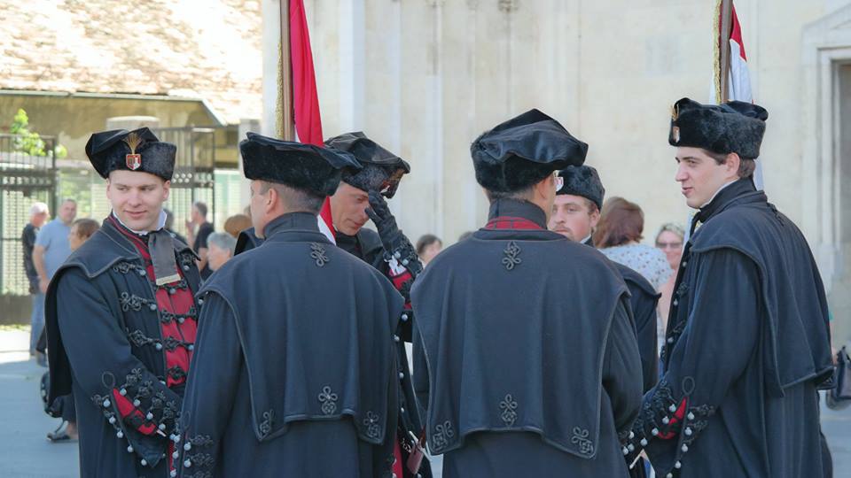 1332184313711288062362565277239