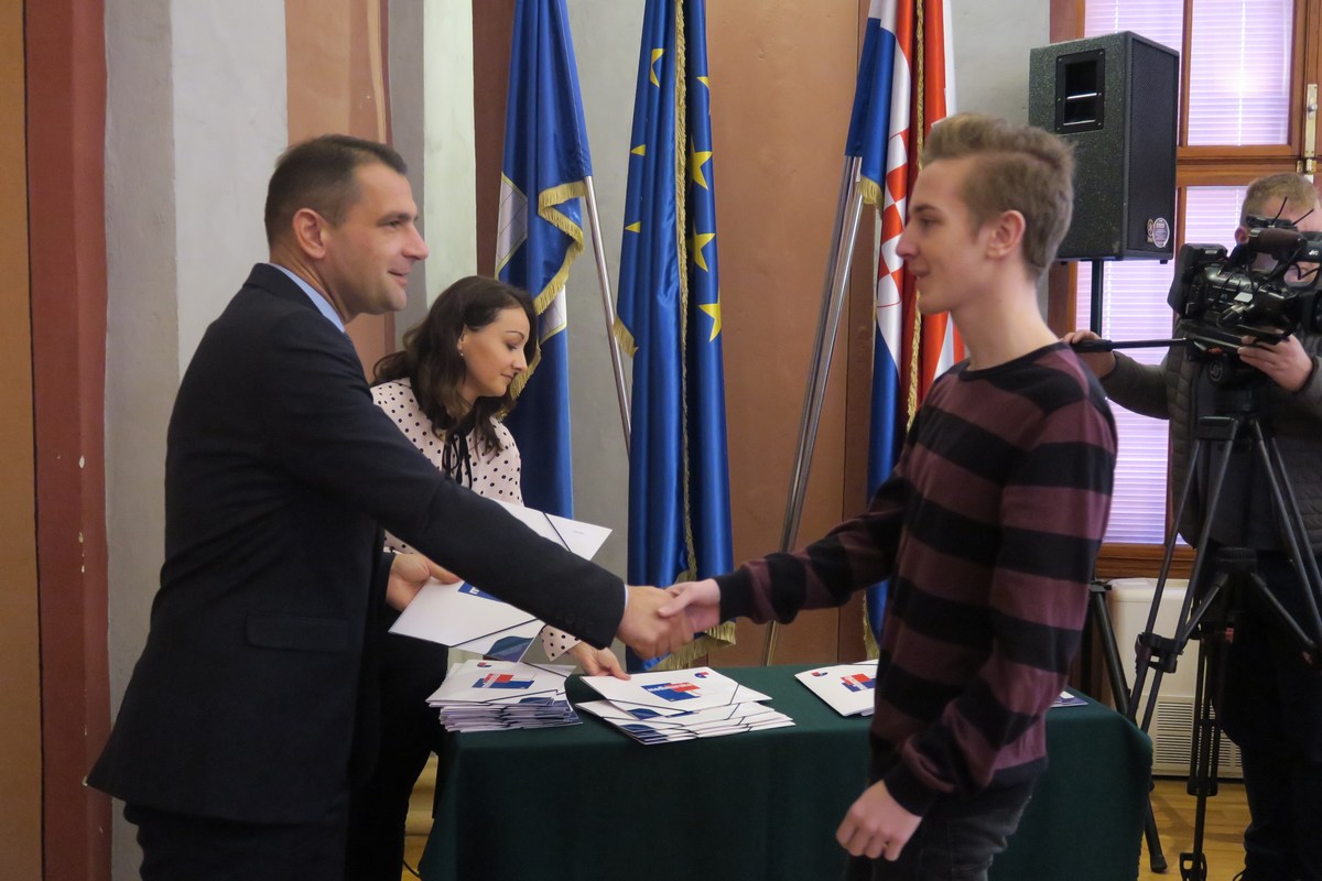 U zgradi Scheier u Čakovcu dodijeljene učeničke stipendije djeci hrvatskih branitelja