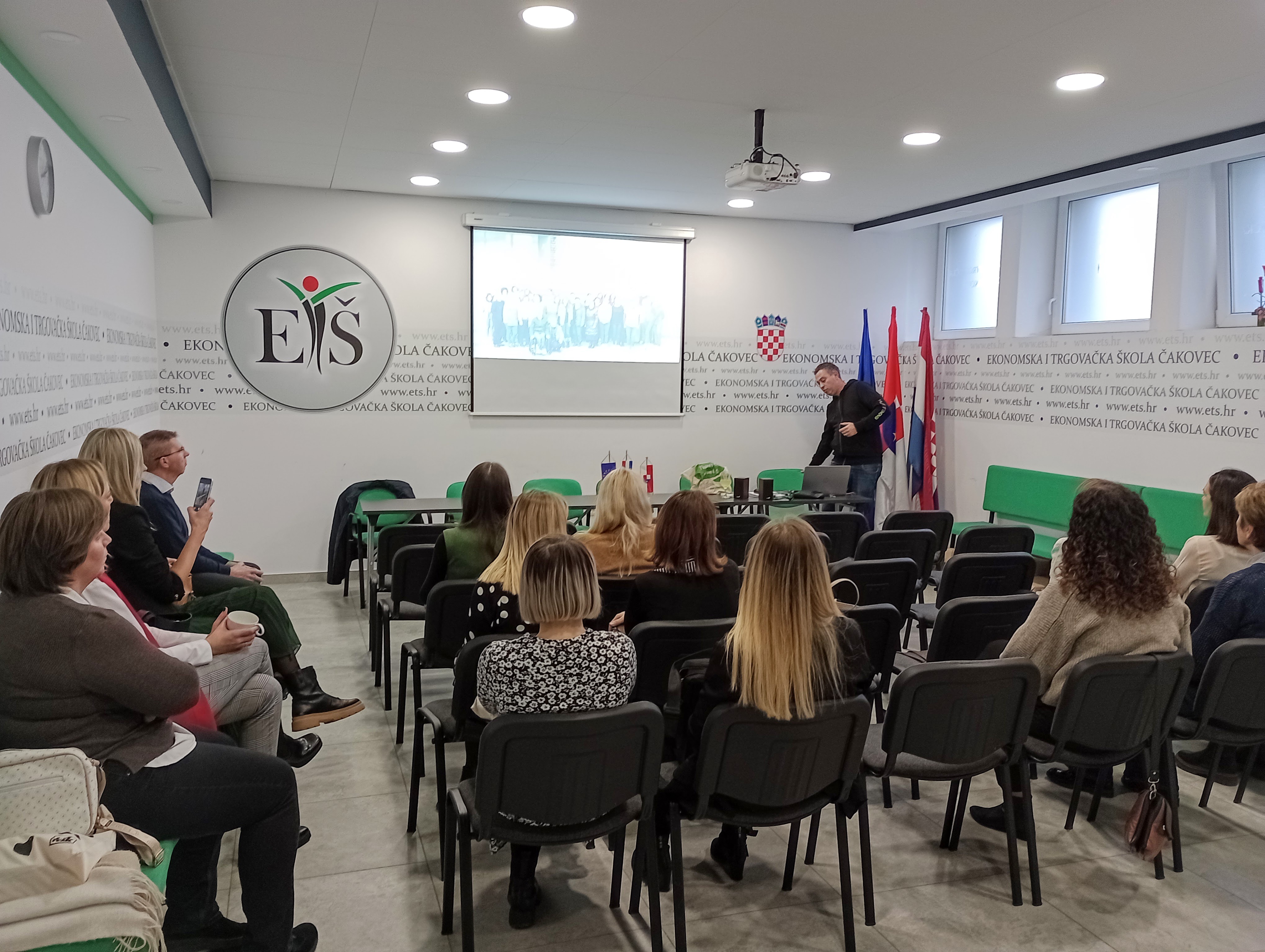 EKONOMSKA I TRGOVAČKA ŠKOLA Održan stručni skup Međužupanijskog stručnog vijeća