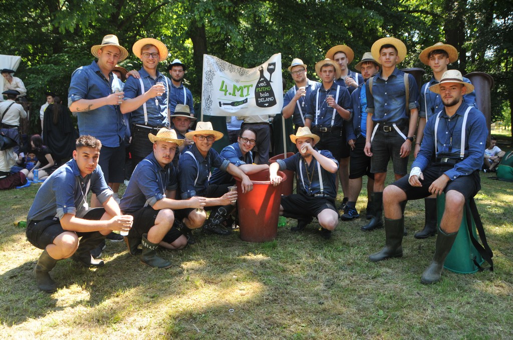 Maturanti se zabavljaju u čakovečkom parku