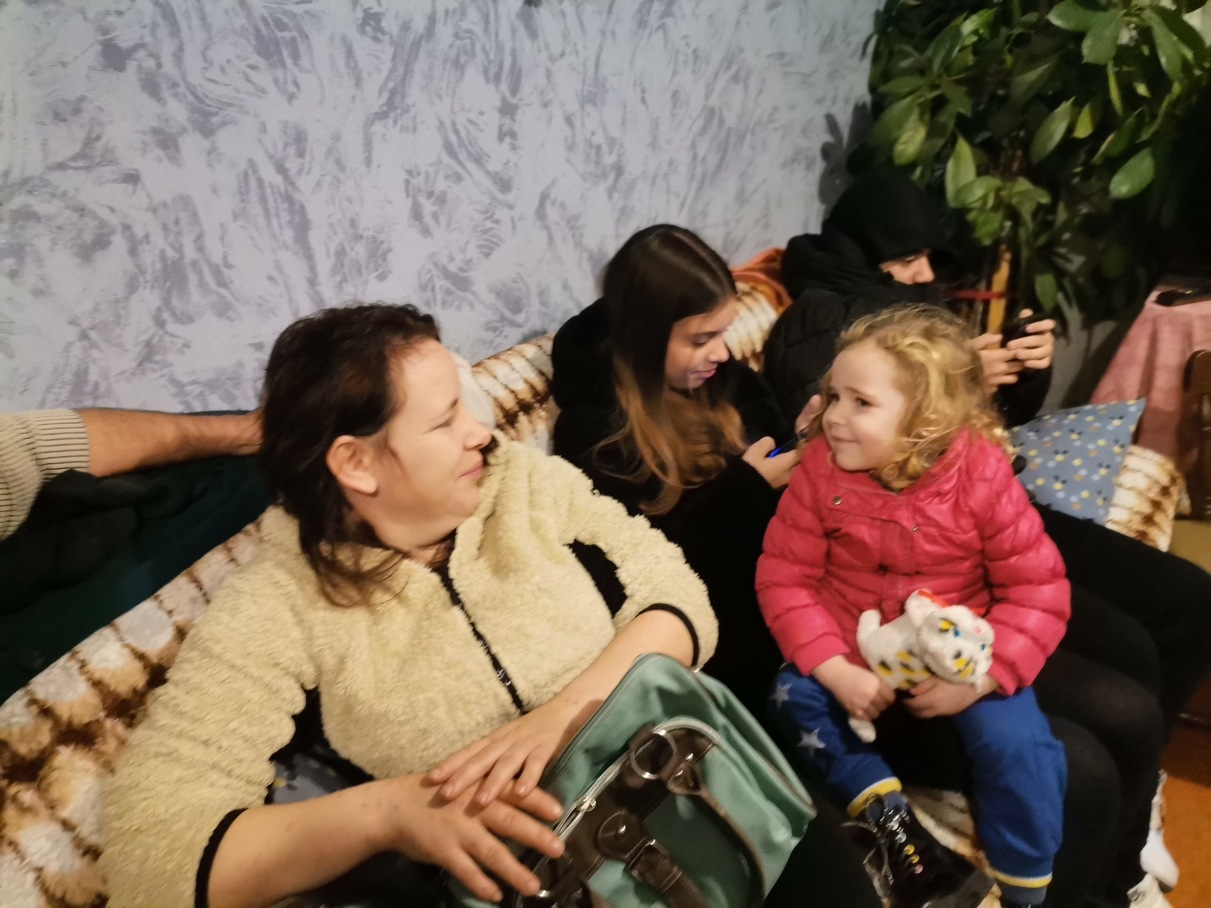 IZNENAĐENJE ZA 70. ROĐENDAN Ivana Novaka, dimnjačara iz Kuršanca, u rano jutro iznenadili njegovi najmiliji IZNENAĐENJE ZA 70. ROĐENDAN Ivana Novaka, dimnjačara iz Kuršanca, u rano jutro iznenadili njegovi najmiliji