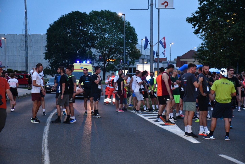 POGLEDAJTE TKO JE SVE TRČAO Veliki broj trkača na ‘Čakovečkom noćnom ceneru’
