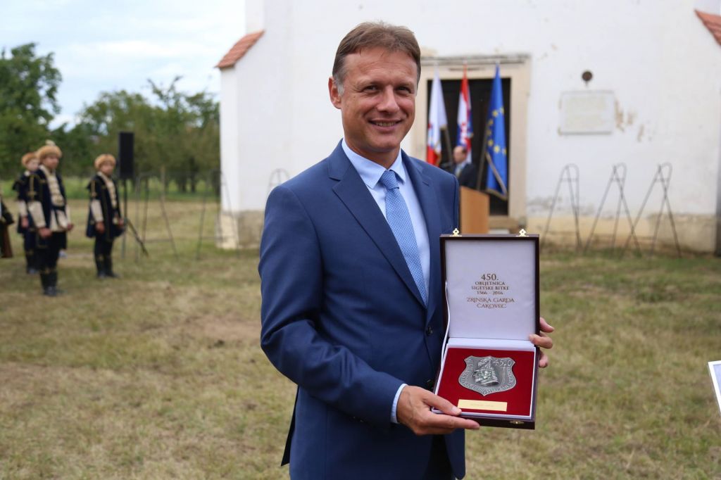 2143930210212942452012999171423