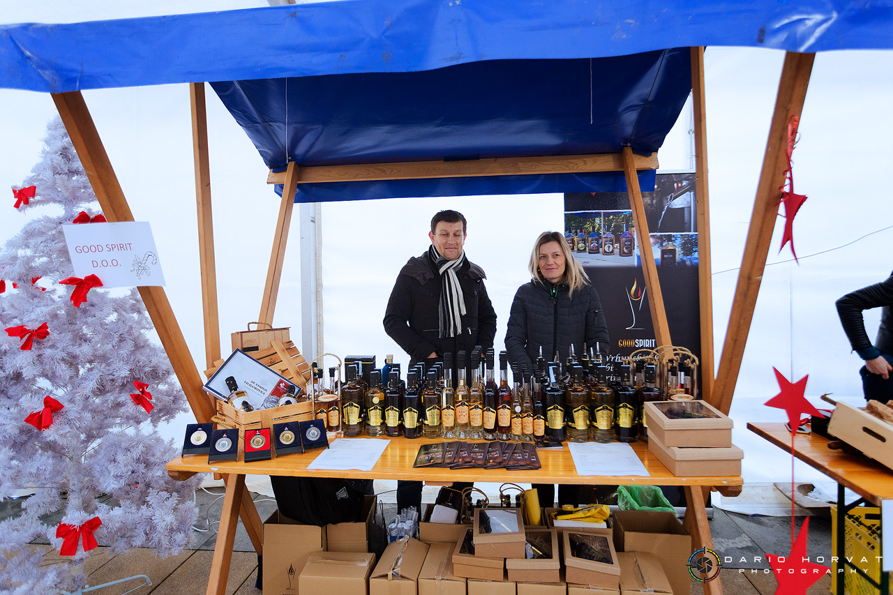 Raznovrsna ponuda na Božićnom sajmu ispod grijanog šatora u Prelogu