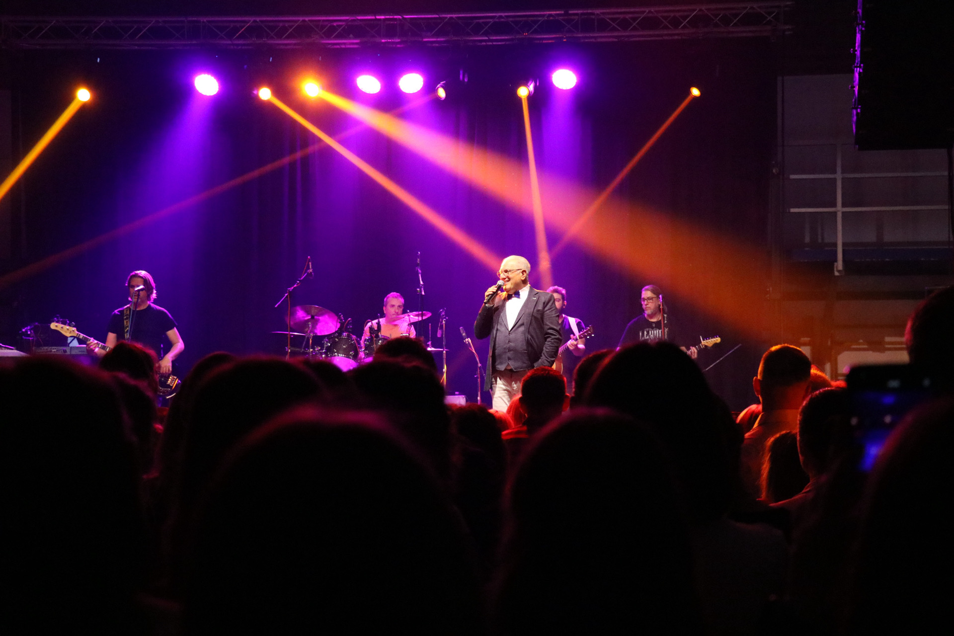 FOTO Željko Samardžić zagrijao Čakovec na jesenskom koncertu u punoj GOC dvorani