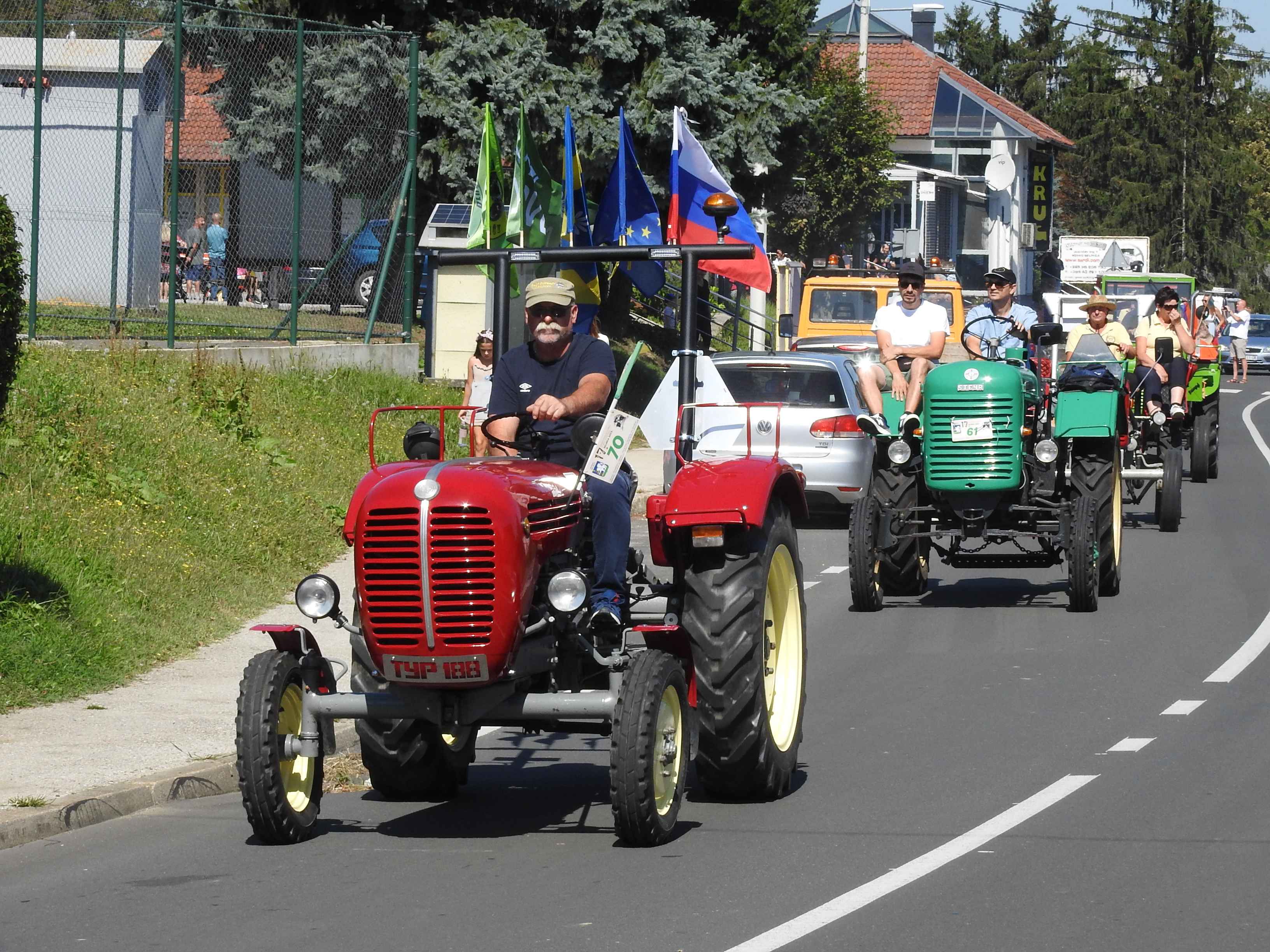SELNICA Pogledajte kako je bilo na 17. susretu starih traktora