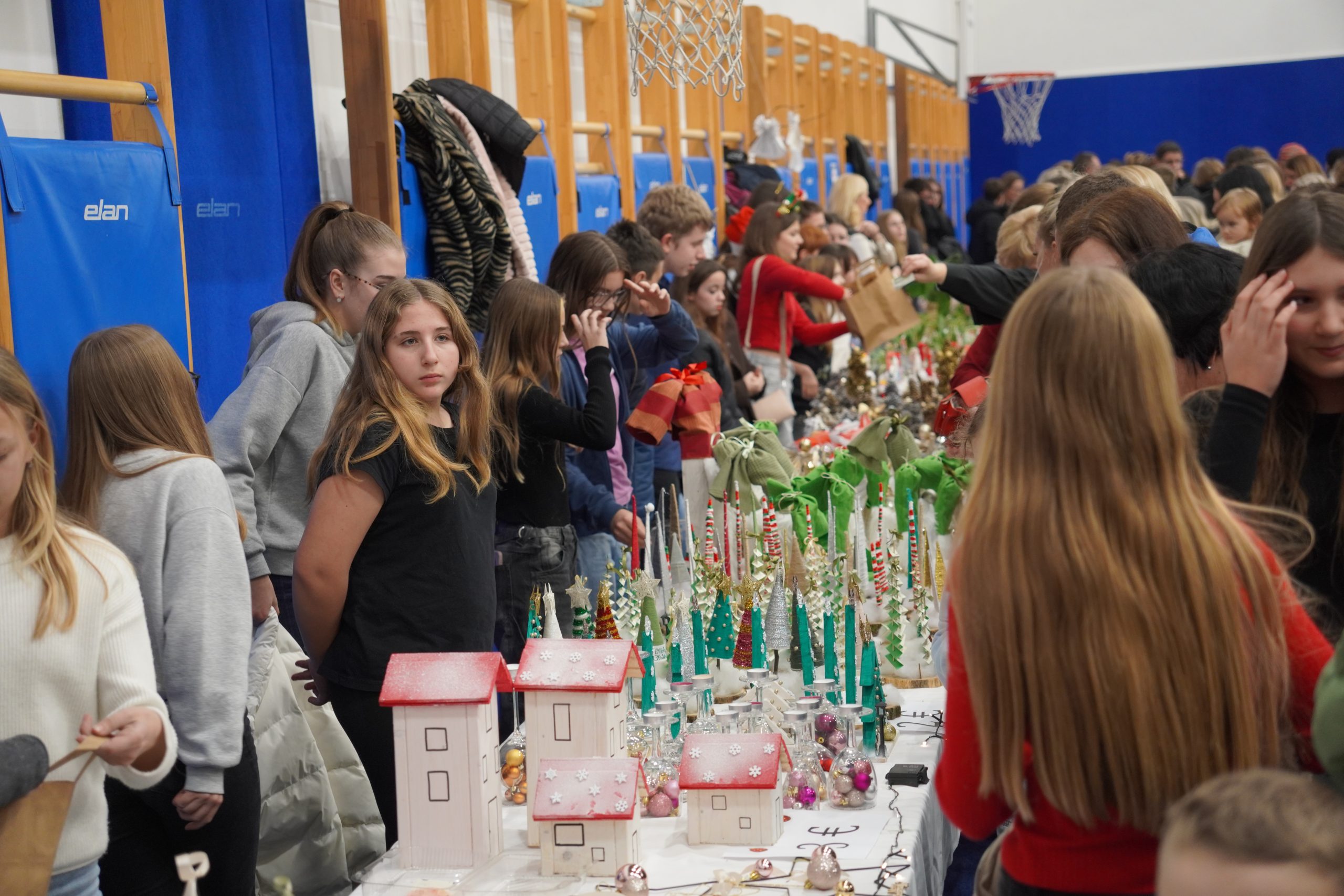 božićna priredba OŠ Strahoninec (4) božićna priredba OŠ Strahoninec (4)