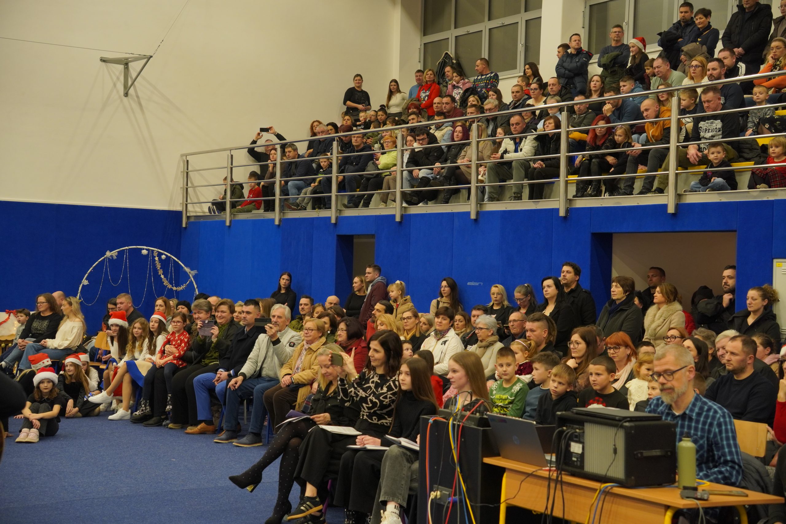 božićna priredba OŠ Strahoninec (63) božićna priredba OŠ Strahoninec (63)