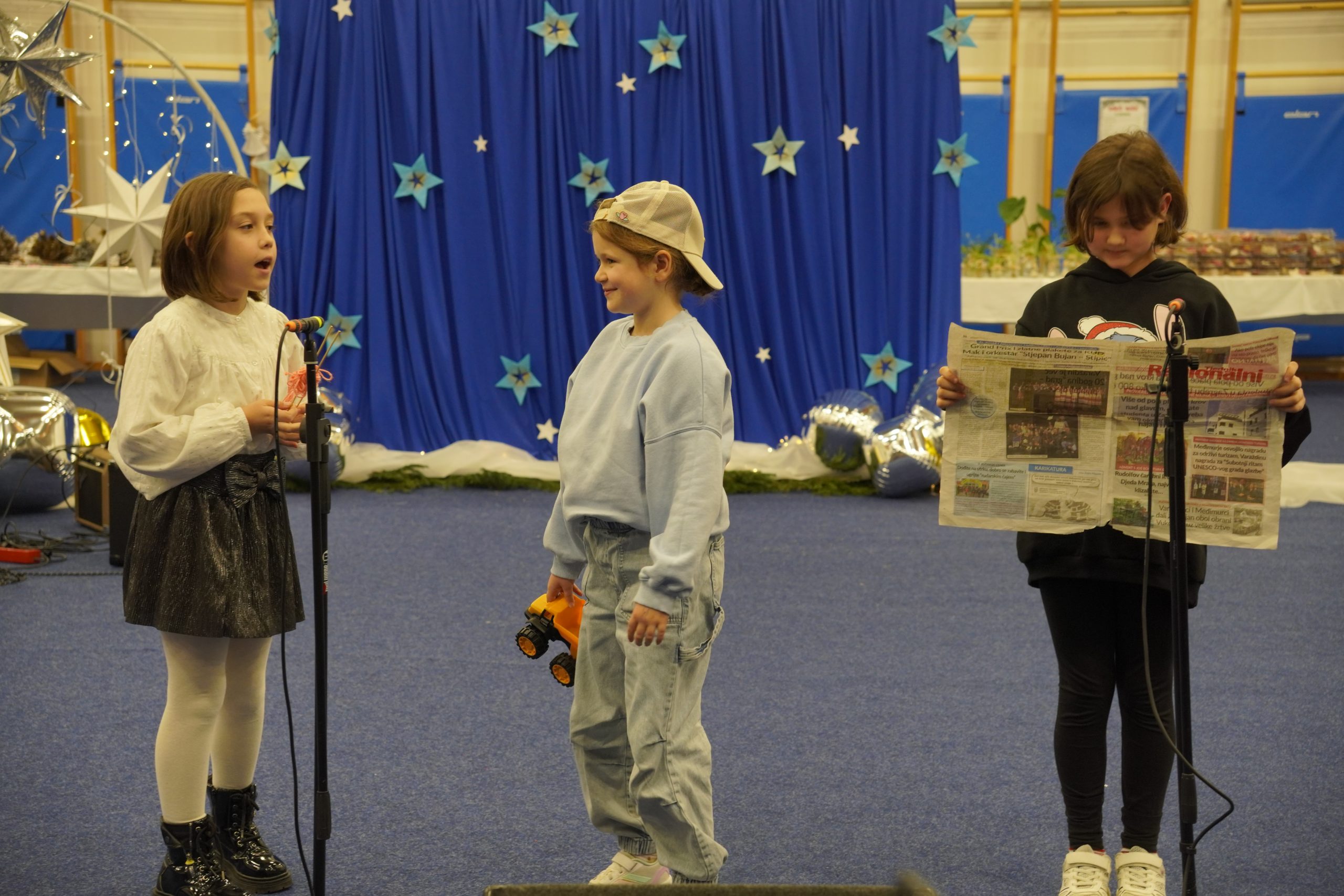 božićna priredba OŠ Strahoninec (72) božićna priredba OŠ Strahoninec (72)