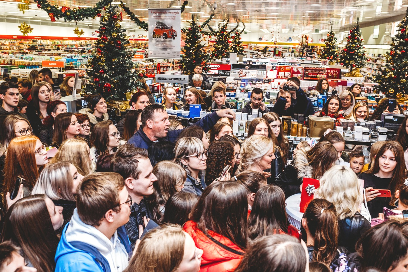 Maju Šuput u Galeriji Sjever dočekali brojni obožavatelji