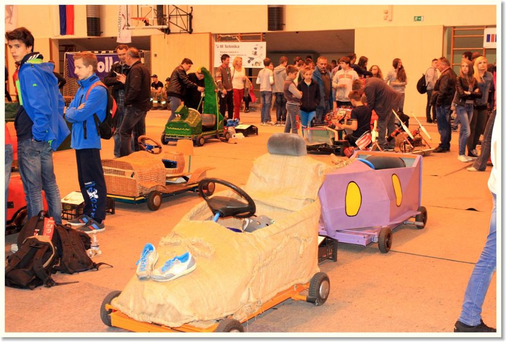 150521redcrosscar85341705