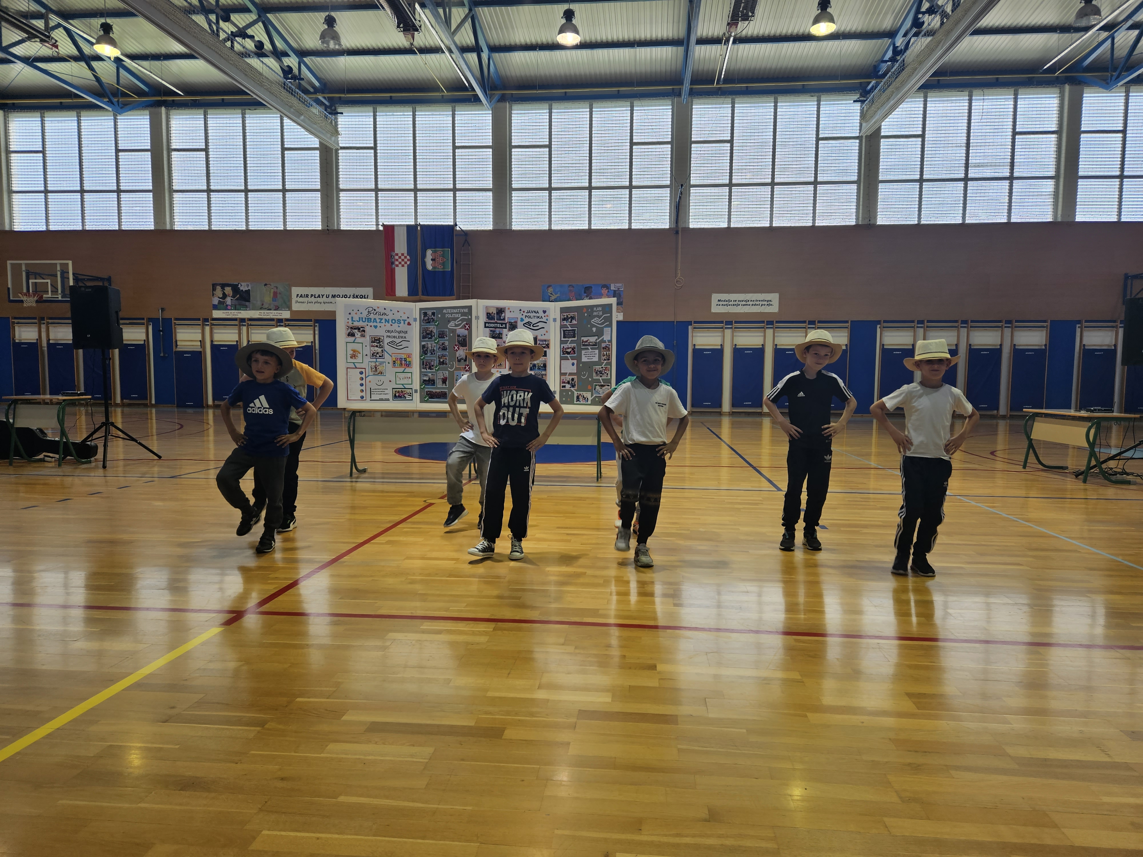 DOPUTOVALI VLAKOM Učenici i učitelji iz Kotoribe ugostili učenike iz Čakovca i Novog Sela Rok DOPUTOVALI VLAKOM Učenici i učitelji iz Kotoribe ugostili učenike iz Čakovca i Novog Sela Rok