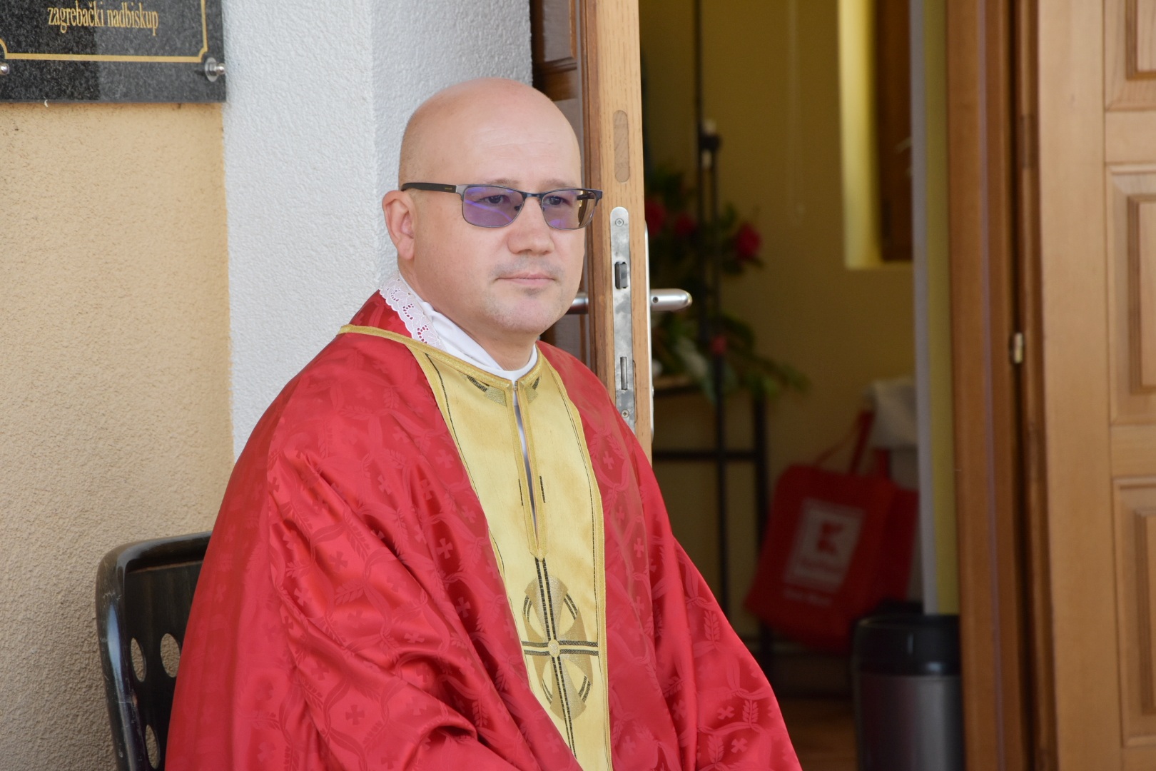 Sveta potvrda u Orehovici: Krizmanicima sakrament podijelio biskup u miru mons. Josip Mrzljak Sveta potvrda u Orehovici: Krizmanicima sakrament podijelio biskup u miru mons. Josip Mrzljak