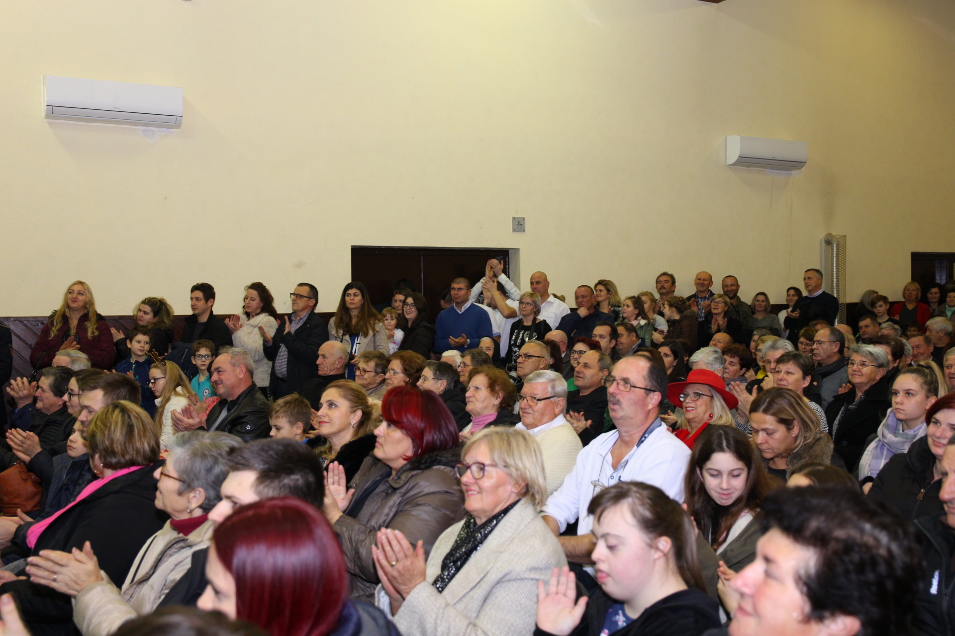 MEĐIMURCI POKAZALI VELIKO SRCE Humanitarni koncert u Mačkovcu za obitelj Colarić