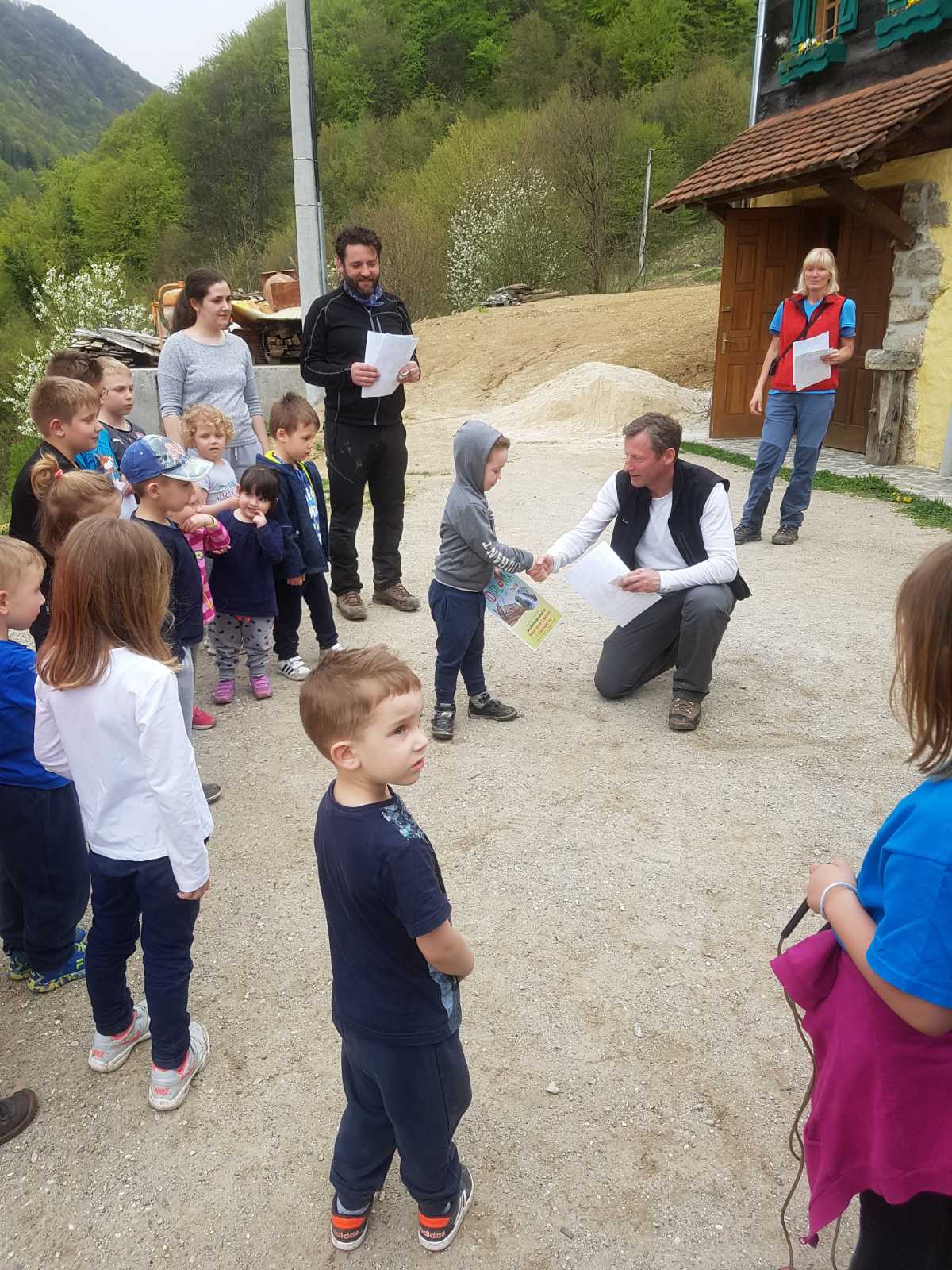 DJEČJI VRTIĆ CVRČAK Suradnja odgojitelja i roditelja glavna su karika za djetetov razvoj