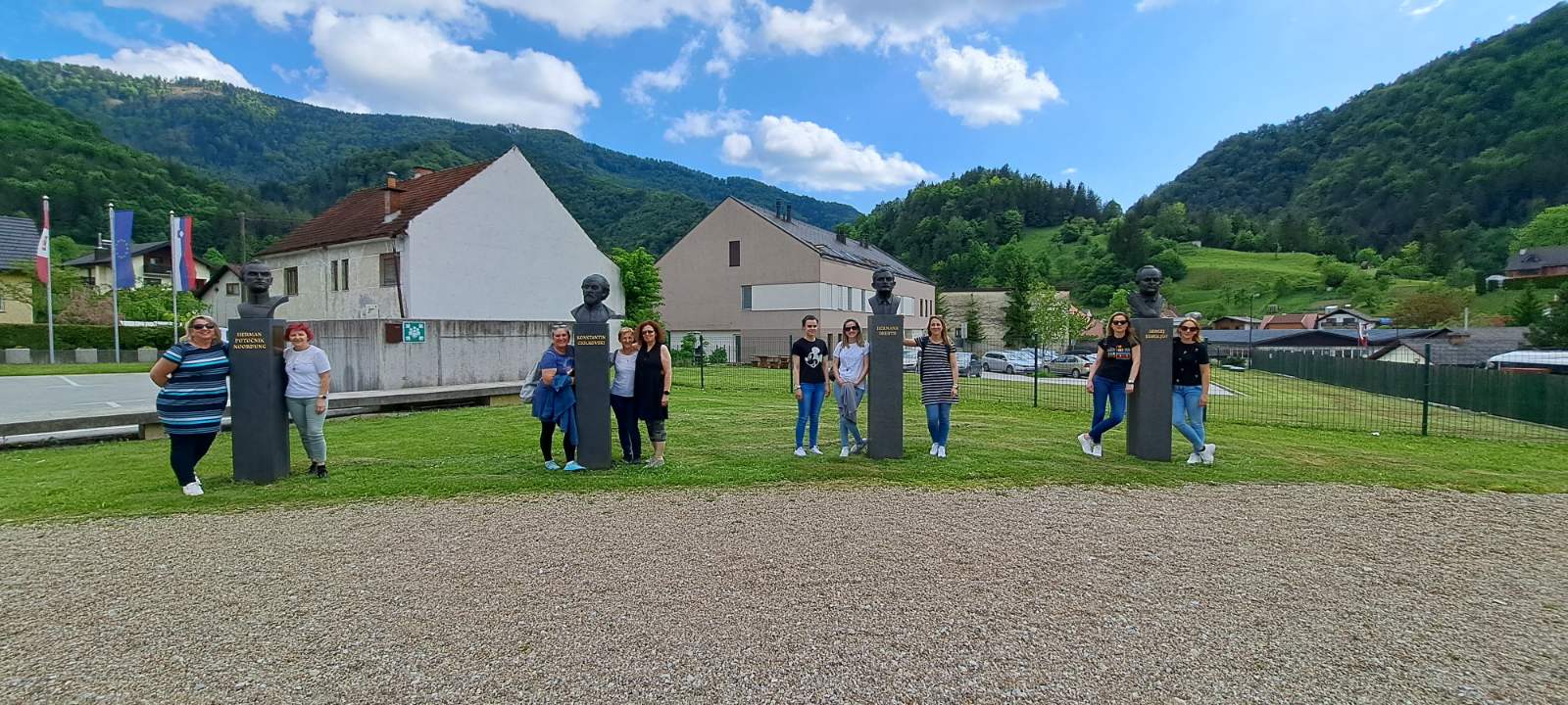 ASTRONOMIJA U VRTIĆU Odgojiteljice iz vrtića Stonoga na zaključnoj mobilnosti Erasmus+ projekta u Sloveniji ASTRONOMIJA U VRTIĆU Odgojiteljice iz vrtića Stonoga na zaključnoj mobilnosti Erasmus+ projekta u Sloveniji