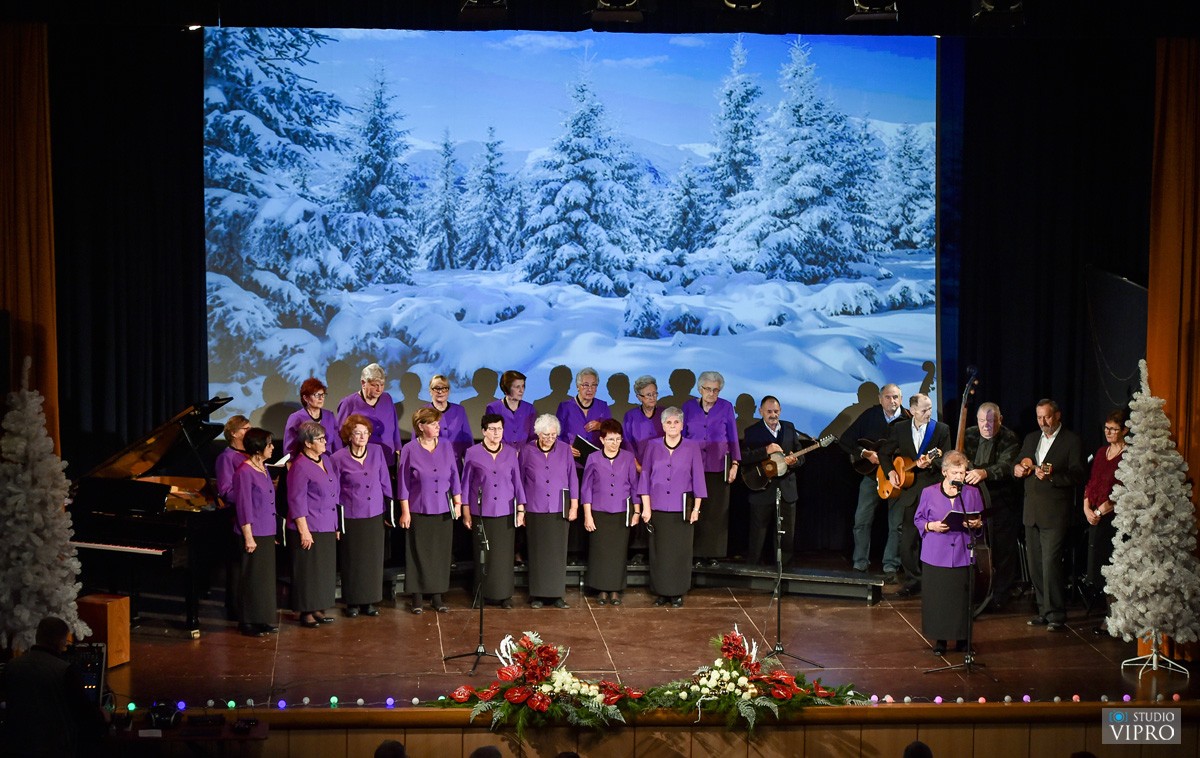 FOTO Adventski koncert Pjevačkog zbora Grada Preloga