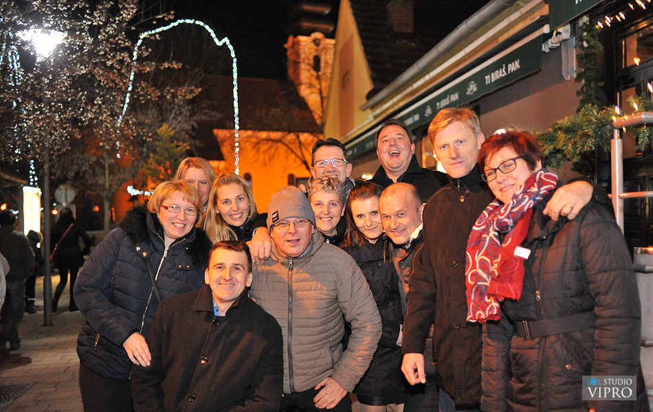 Doček u Prelogu uz vatromet, taktove valcera, šampanjac i kuhano vino