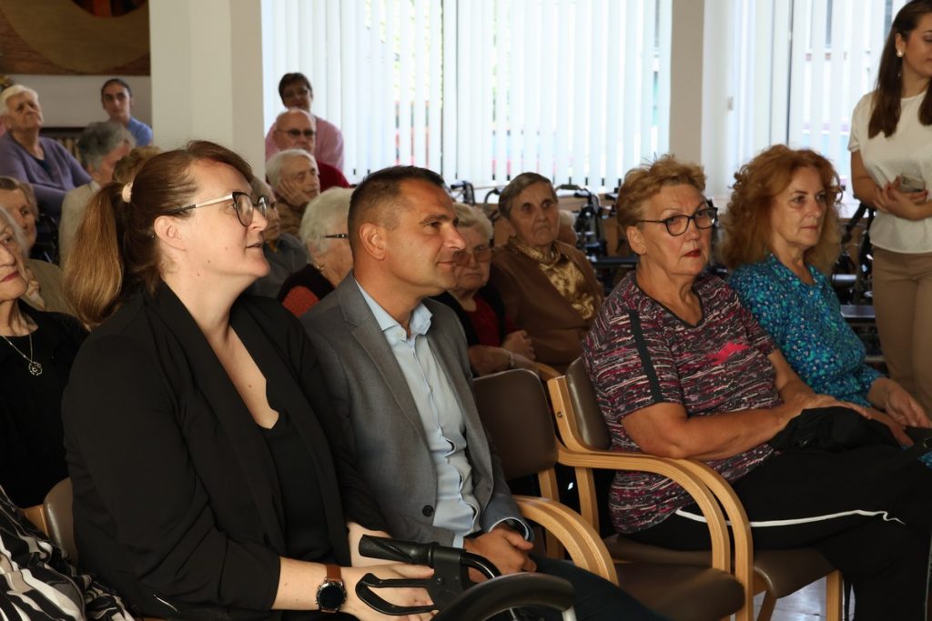 DAN STARIJIH OSOBA Župan Matija Posavec posjetio Dom za starije i nemoćne Čakovec DAN STARIJIH OSOBA Župan Matija Posavec posjetio Dom za starije i nemoćne Čakovec