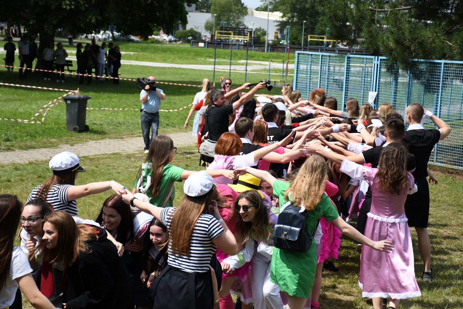 FOTO Povorka protutnjala gradom, maturanti s osmjehom dočekali kraj srednje škole!