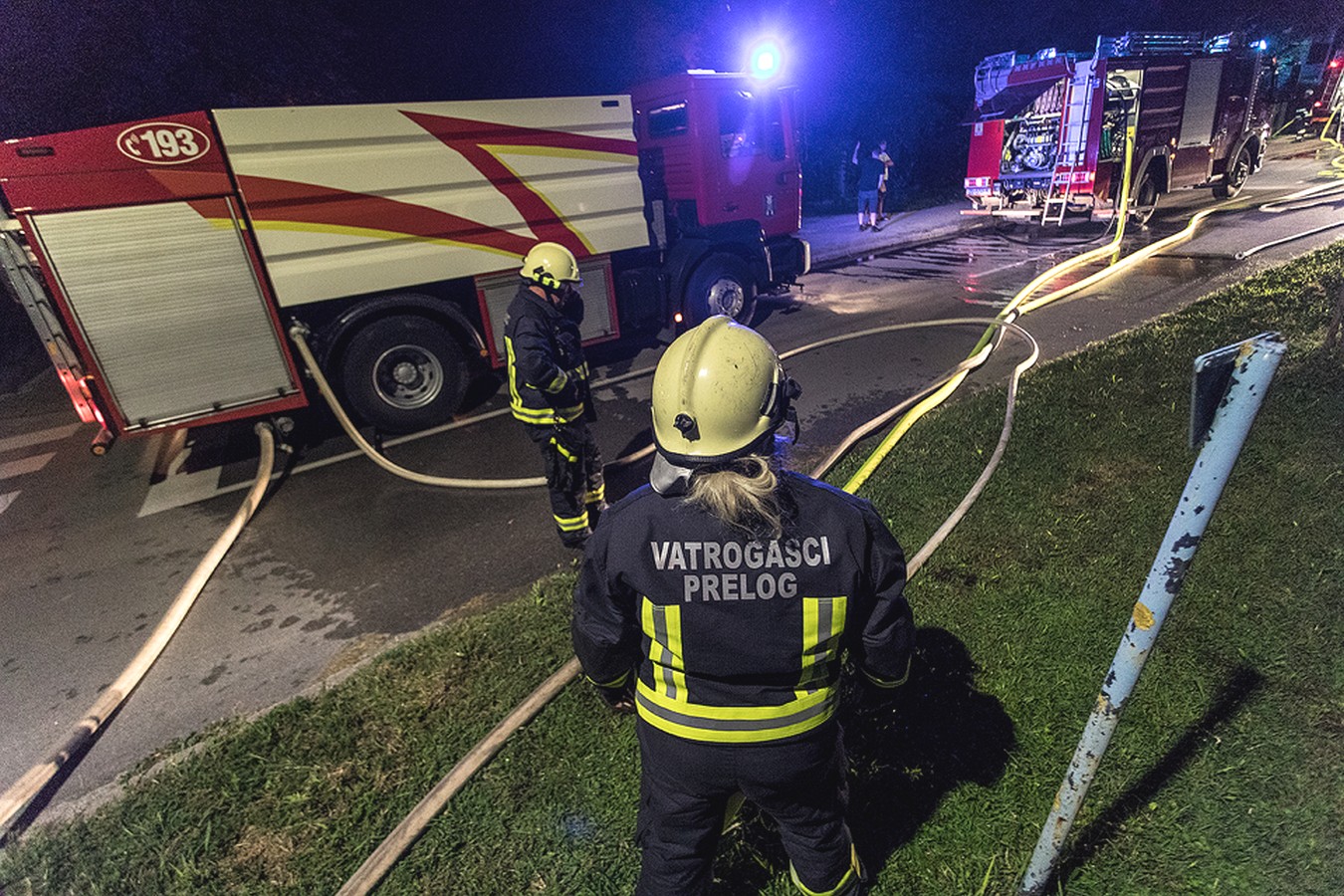 POŽAR U PRELOGU Brojni vatrogasci borili se s požarom bivšeg skladišta