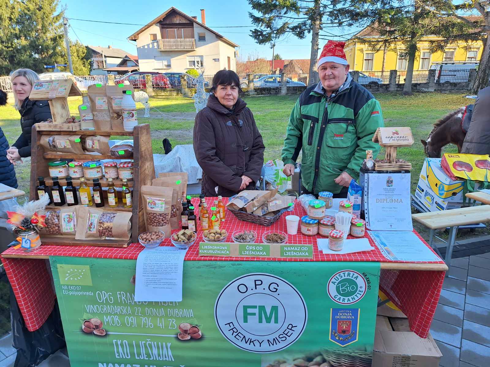 FOTO/VIDEO Pogledajte blagdansku atmosferu Božićnog sajma u Donjoj Dubravi