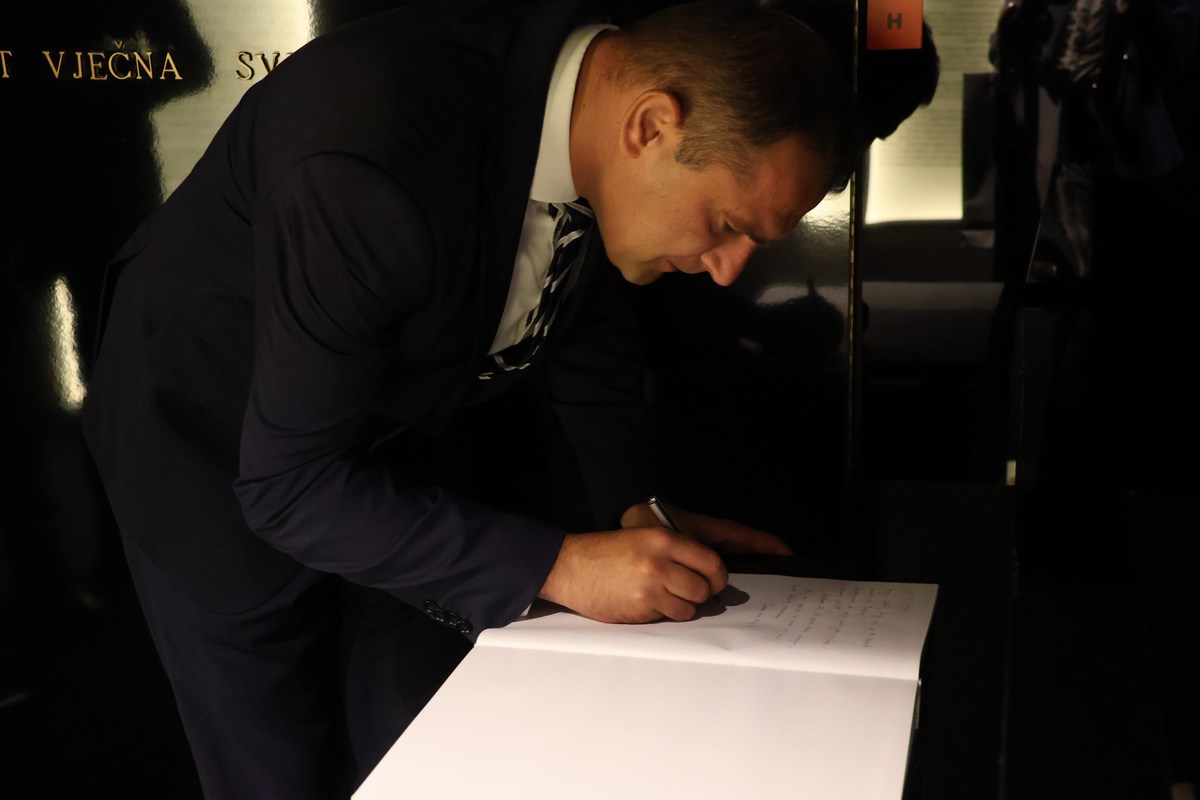 SJEĆANJA Župan Matija Posavec odao počast žrtvama u Baćinu