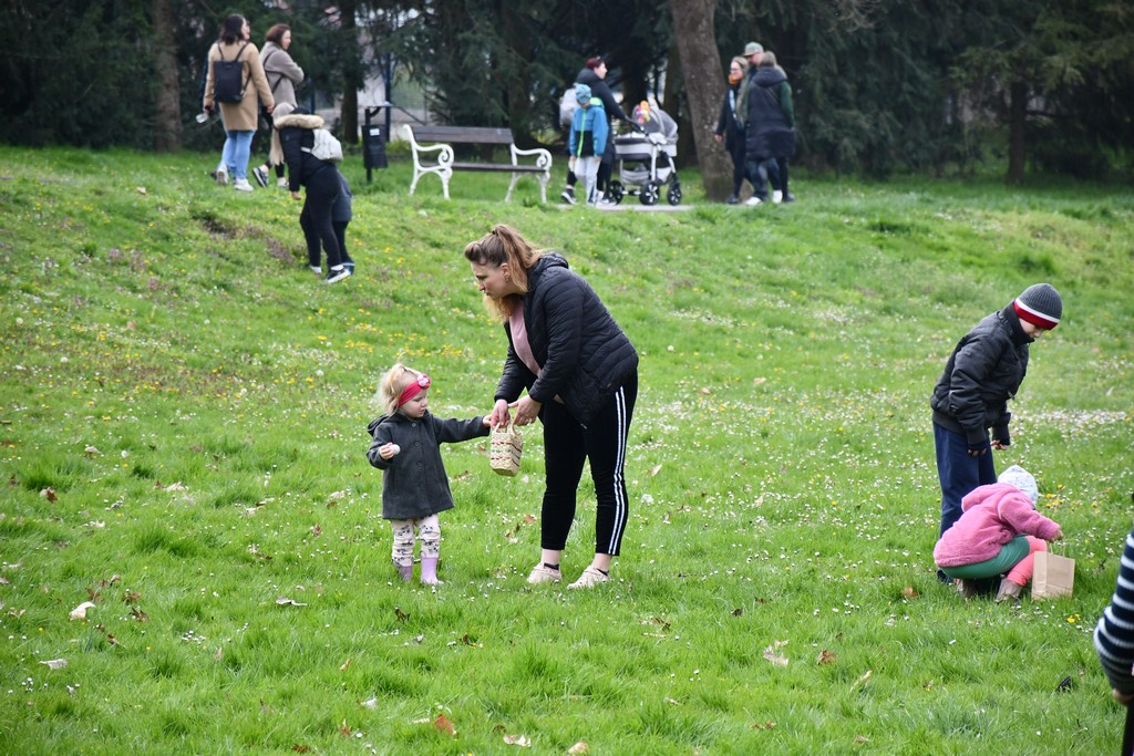 VIDEO I FOTO Potraga za uskrsnim jajima u Perivoj Zrinskih privukla mnoštvo mališana