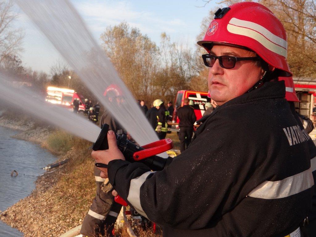 Vatrogasna vježba na obali Mičigen jezera