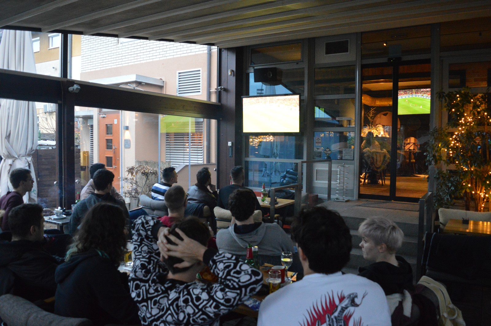 Vesela atmosfera u čakovečkim kafićima – svi navijaju za naše Vatrene!