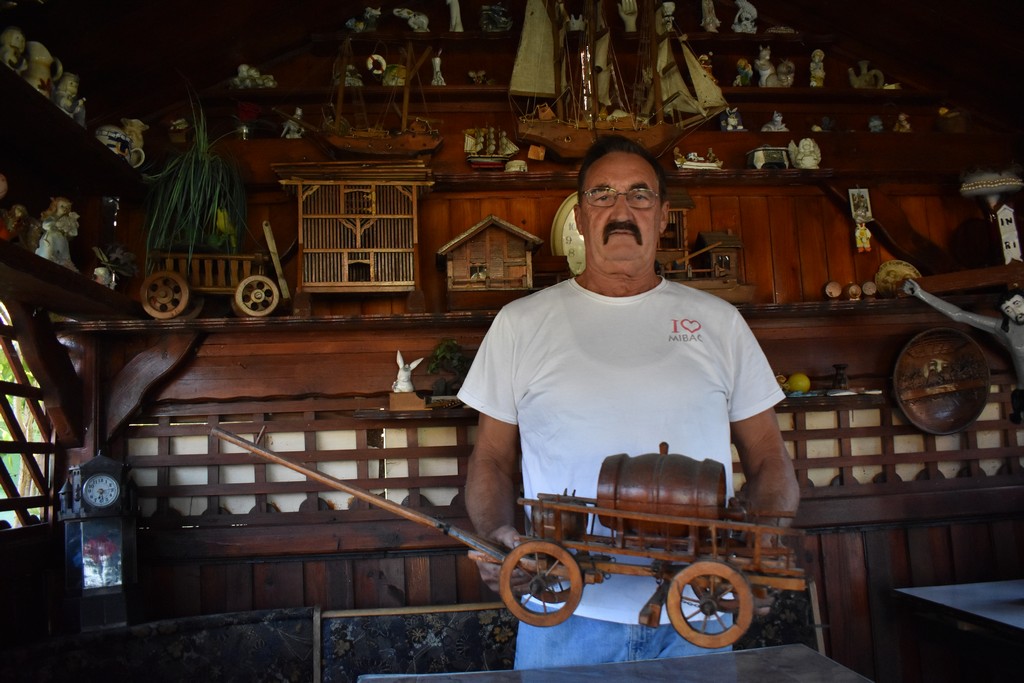 VRIJEDNA ZBIRKA OBITELJI VUJIĆ IZ NOVAKOVCA Duh prošlih vremena šapće sa zidova