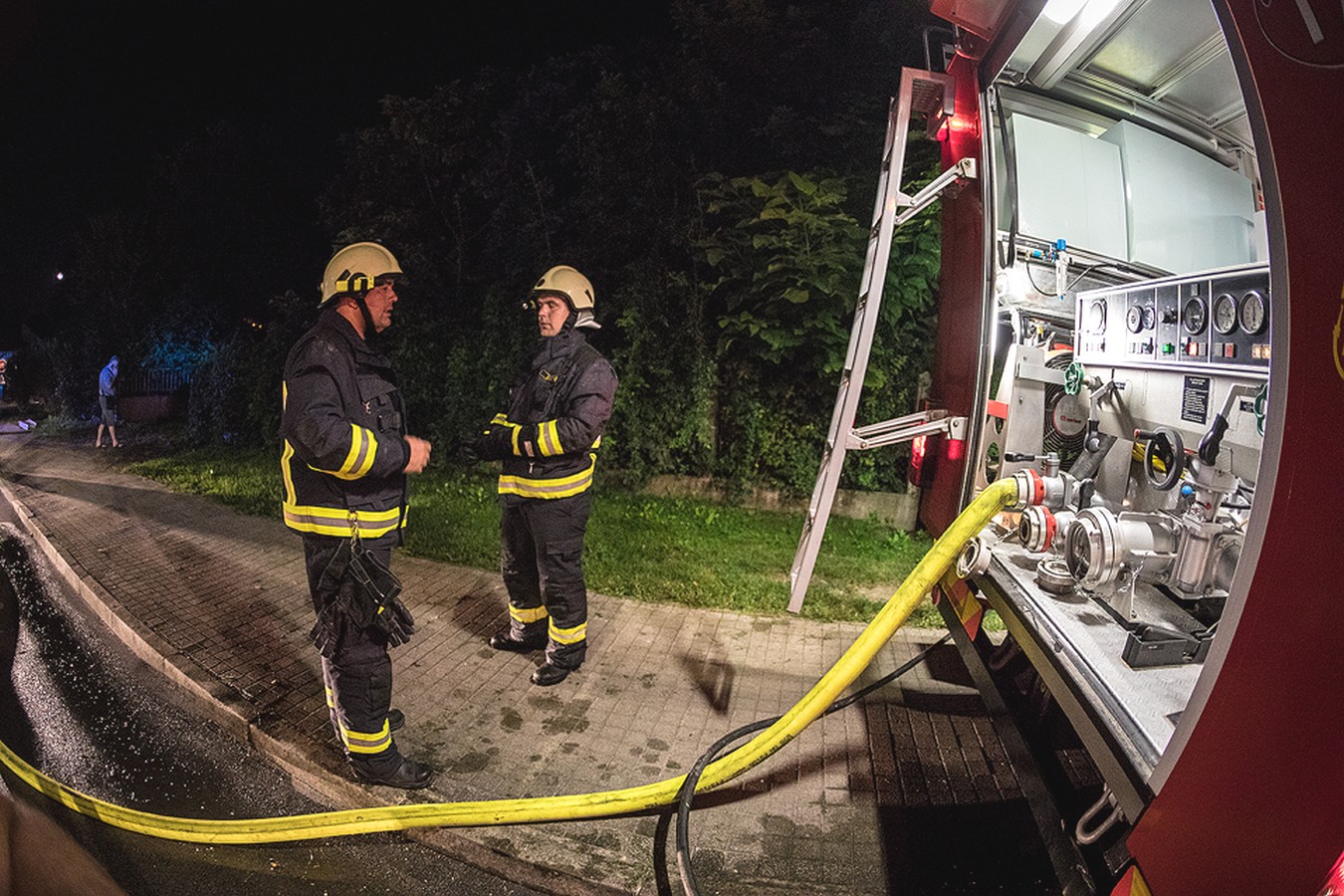 POŽAR U PRELOGU Brojni vatrogasci borili se s požarom bivšeg skladišta