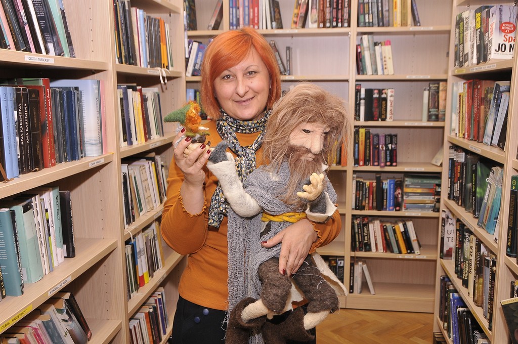 SVIJET BAJKI PRELOŽANKE SMILJANE STRAHIJE Kako pobjeći iz surove stvarnosti?