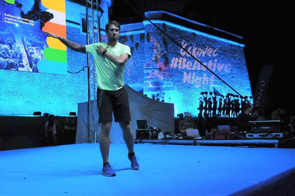 Vježbanje pod zvijezdama u jezeru Starog grada Zrinskih u Čakovcu