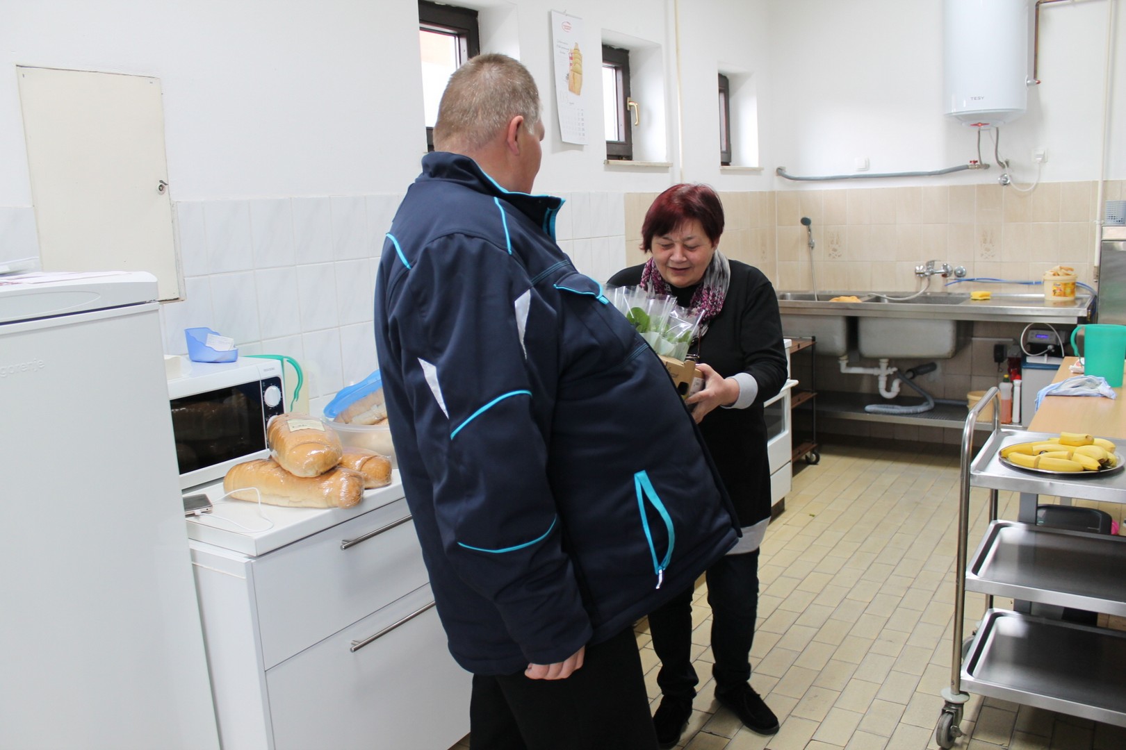 Komunalni radnici Općine damama dijelili cvijeće povodom Dana žena