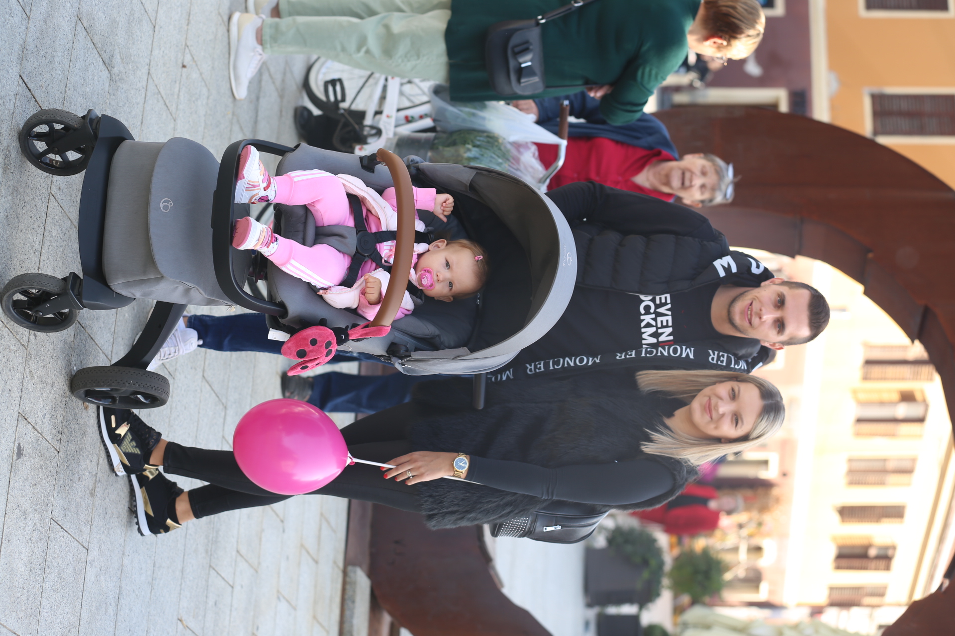 KLIKOM PO ČAKOVCU Prva sunčana subota u listopadu izmamila vesele šetače u centar grada