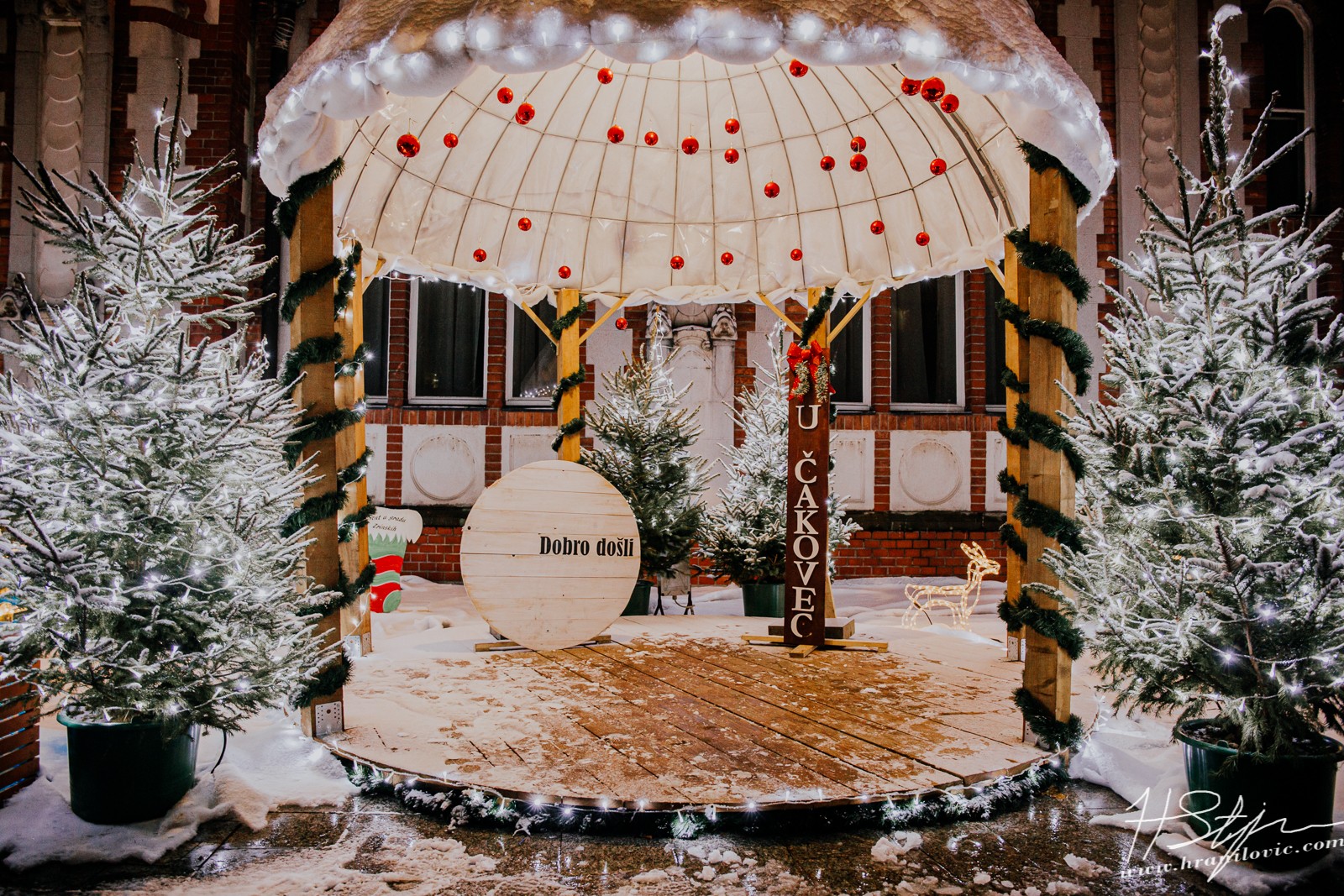 SNJEŽNA IDILA Advent u gradu Zrinskih iz objektiva Stjepana Hranilovića