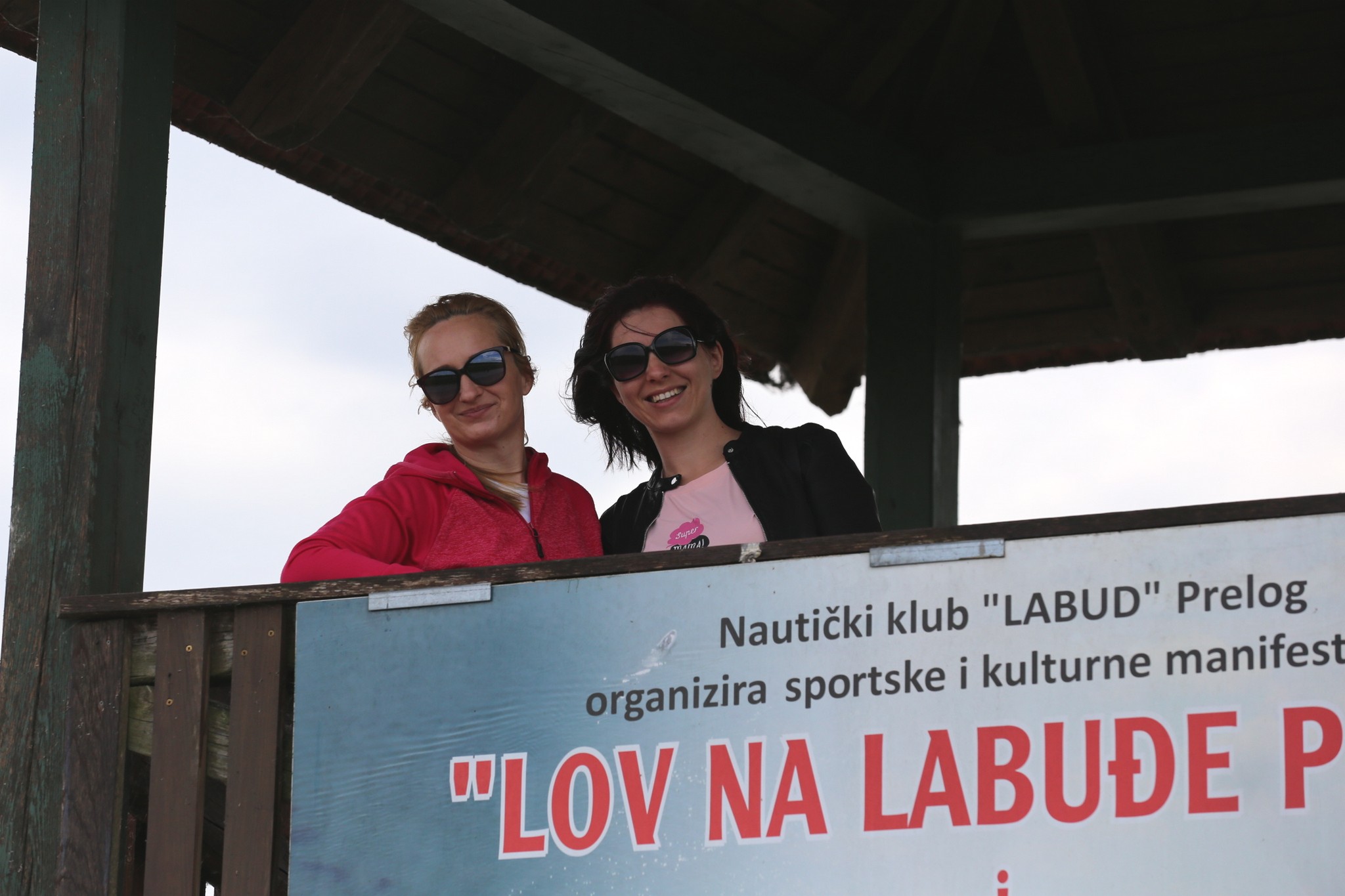 Vjetrovit, ali topao dan mnogi su iskoristili za šetnju preloškom Marinom