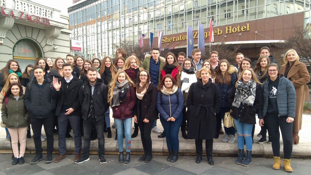 2562478917105494423532211636550