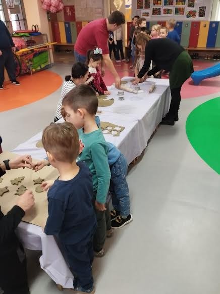 KREATIVNO DRUŽENJE Božićna radionica u suradnji Vrtića ‘Cvrčak’ i Centra za odgoj i obrazovanje KREATIVNO DRUŽENJE Božićna radionica u suradnji Vrtića ‘Cvrčak’ i Centra za odgoj i obrazovanje