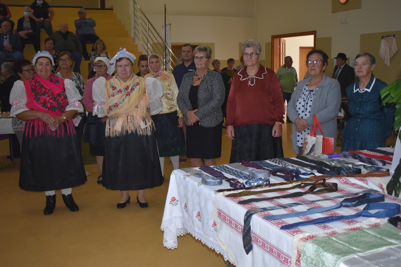 Izložba marama i kravata u Domašincu