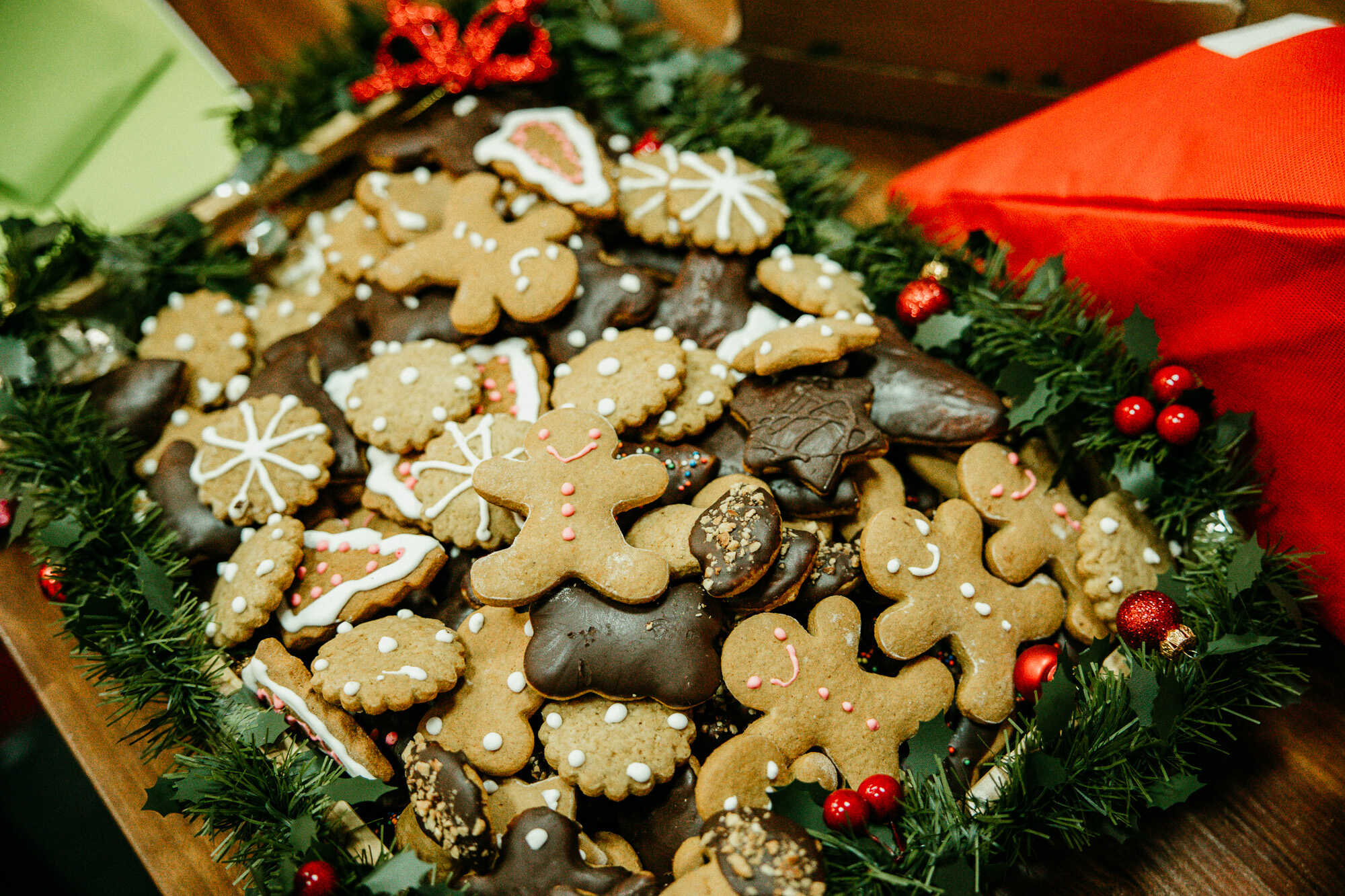 POSLASTICA ZA NAJMLAĐE Fini kolači Bake Mraz razveselili mališane u Radionici Djeda Božićnjaka POSLASTICA ZA NAJMLAĐE Fini kolači Bake Mraz razveselili mališane u Radionici Djeda Božićnjaka