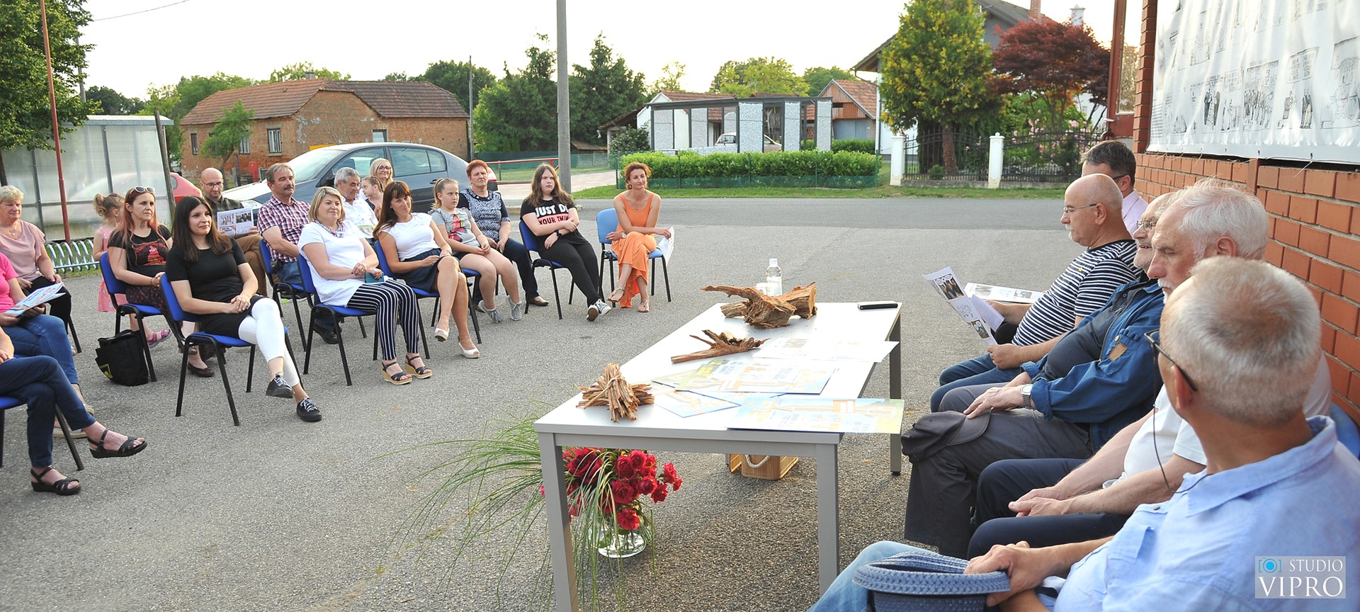 U Malom Mihaljevcu predstavljen prvi broj ‘Zlatne smolige’, humorističko-satiričkog lista